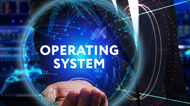 Homme d’affaires tenant une sphère virtuelle avec le texte Operating System, illustrant la formation en systèmes d’exploitation à Bruxelles.