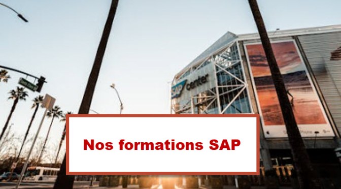 Bâtiment moderne avec le logo SAP, représentant les formations SAP proposées à Bruxelles pour la gestion des entreprises.