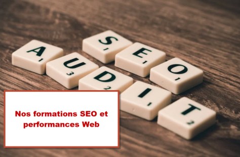 Pièces de Scrabble formant les mots "SEO" et "AUDIT", illustrant une formation en référencement naturel et optimisation web à Bruxelles.