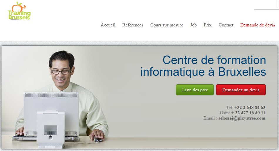 En-tête de site web avec le logo Training Brussels en haut à gauche, barre de navigation, un professionnel souriant assis devant son ordinateur et le texte « Centre de formation informatique à Bruxelles » accompagné de deux boutons (« Liste des prix » et « Demandez un devis ») et des coordonnées téléphoniques et email.