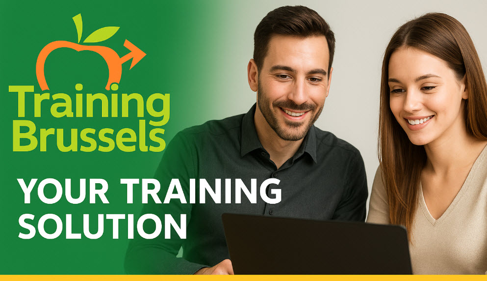Logo Training Brussels à gauche sur fond vert, deux formateurs souriants guidant une stagiaire devant un ordinateur portable, avec le slogan « Your Training Solution ».